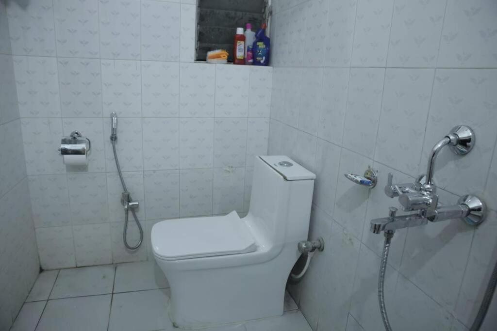 Shivdwelling Villa Uddzsaín Kültér fotó