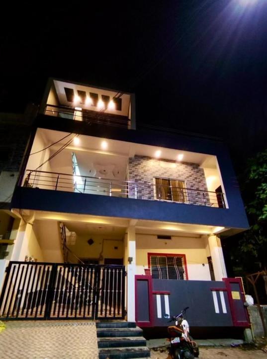 Shivdwelling Villa Uddzsaín Kültér fotó