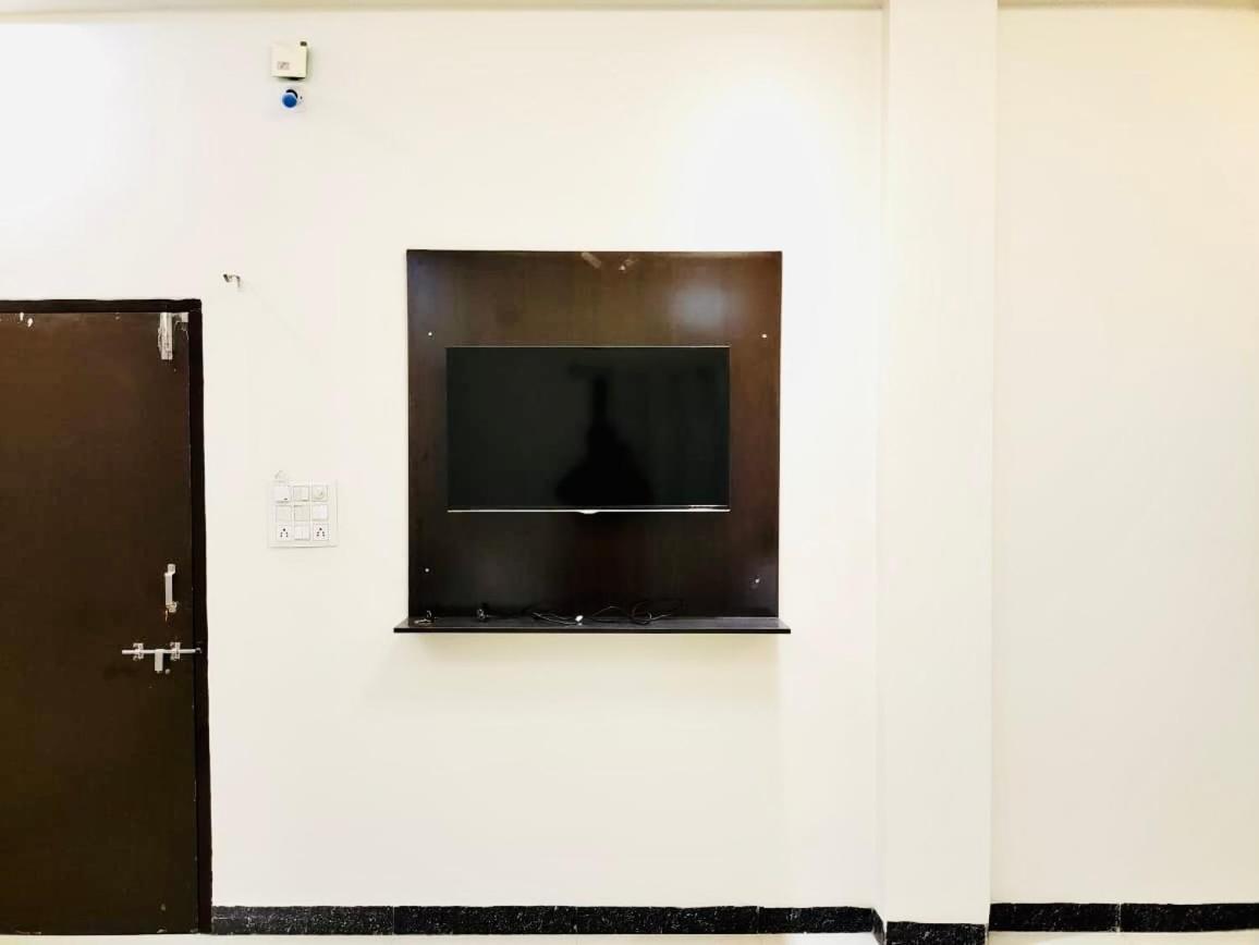 Shivdwelling Villa Uddzsaín Kültér fotó