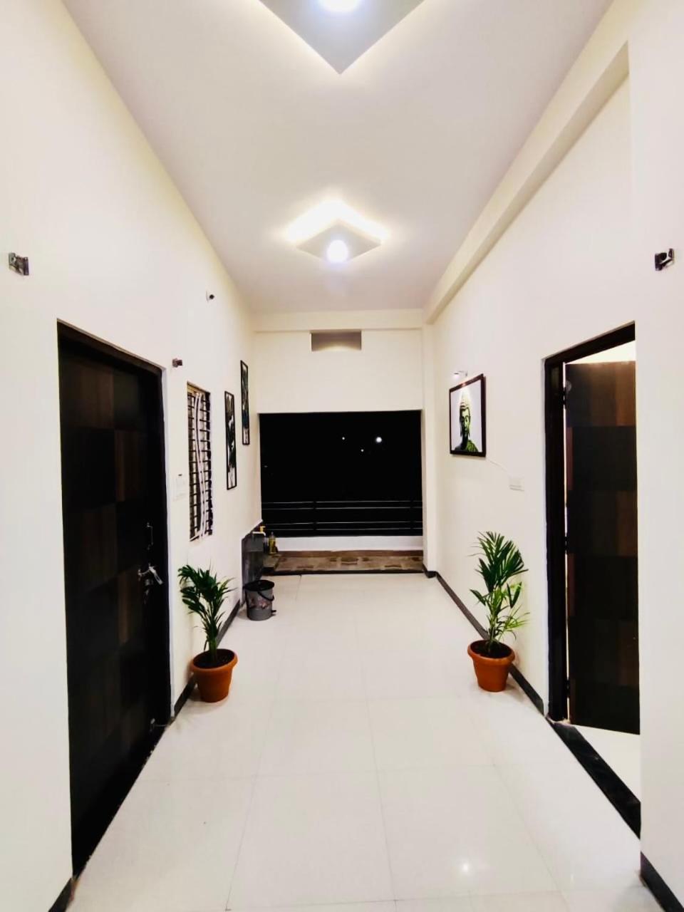 Shivdwelling Villa Uddzsaín Kültér fotó