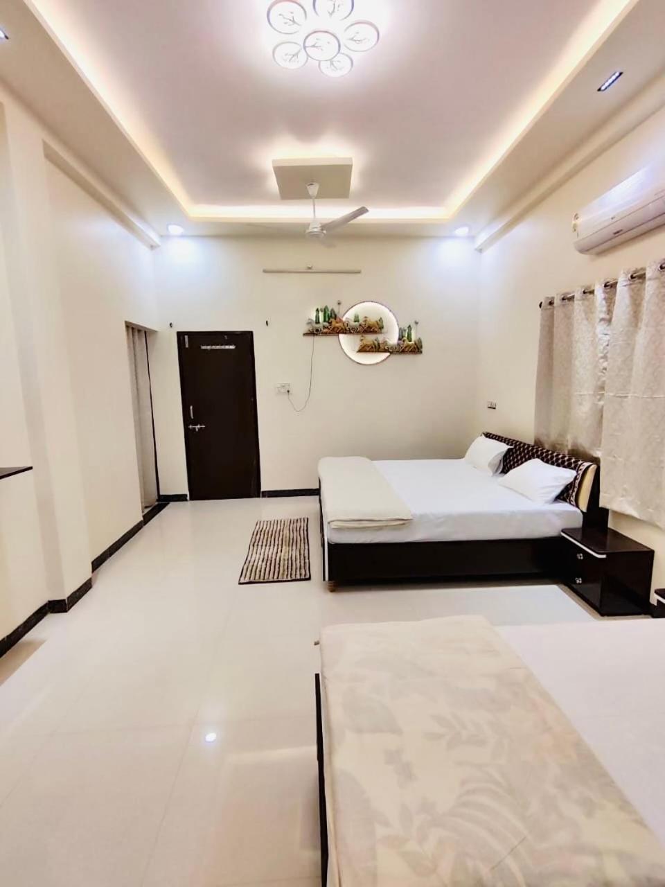 Shivdwelling Villa Uddzsaín Kültér fotó